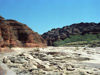 IMG035-Flussbett-Felsen